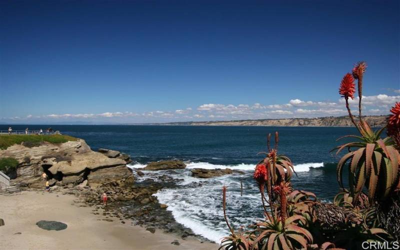 Minutes to breathtaking La Jolla Coastline!