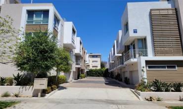 1400 N Fuller Avenue 2, Los Angeles, California 90046, 2 Bedrooms Bedrooms, ,3 BathroomsBathrooms,Residential Lease,Rent,1400 N Fuller Avenue 2,SB24156273