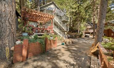 682 E Victoria Court, Lake Arrowhead, California 92352, 3 Bedrooms Bedrooms, ,2 BathroomsBathrooms,Residential,Buy,682 E Victoria Court,RW24156695