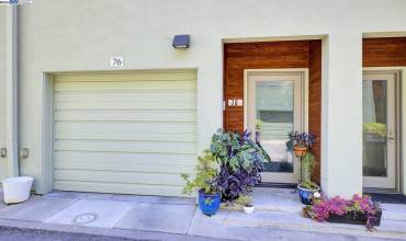 76 Glashaus Loop, Emeryville, California 94608, 2 Bedrooms Bedrooms, ,2 BathroomsBathrooms,Residential,Buy,76 Glashaus Loop,41068177