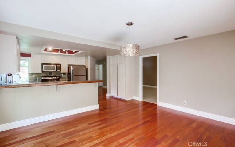 Kitchen with breakfast bar