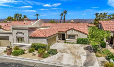 41927 Preston Trl 2 car garage & private driveway