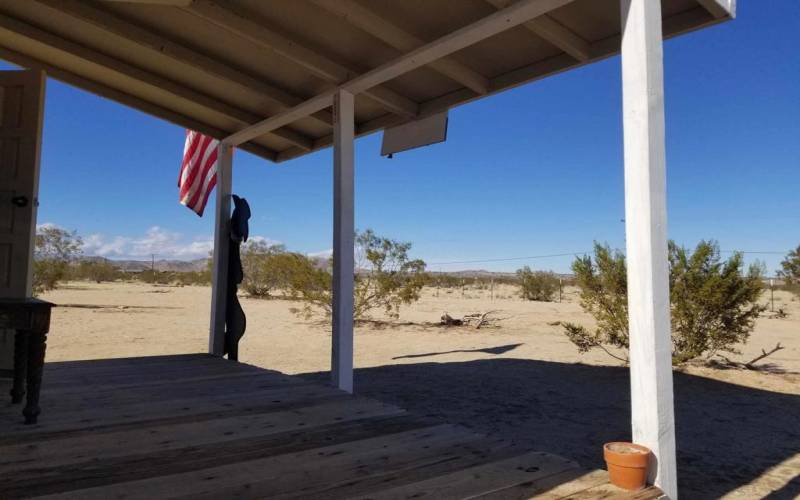 joshua tree side of cabin