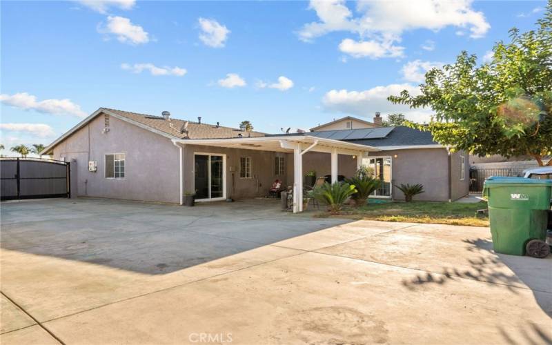 Large spacious backyard with new concrete floors.