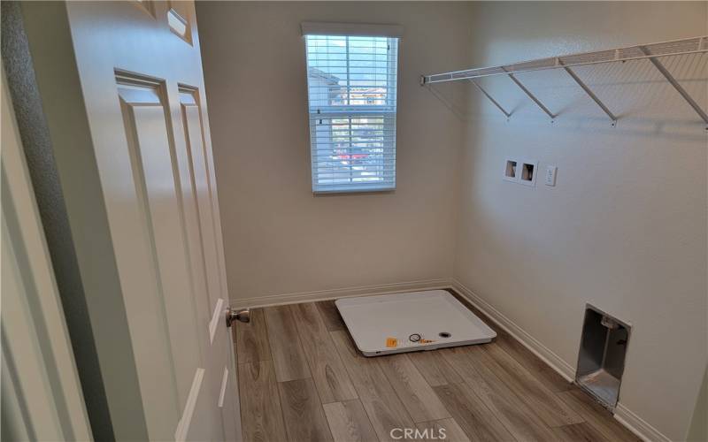 LAUNDRY ROOM UPSTAIRS