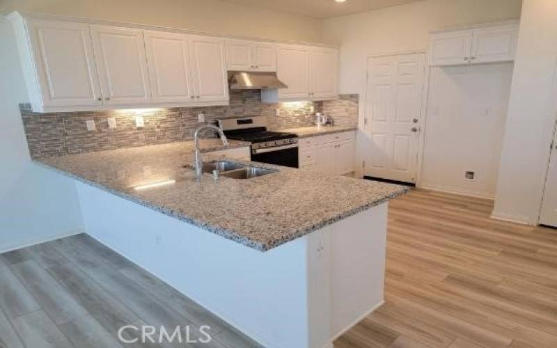 GRANITE KITCHEN COUNTER TOPS