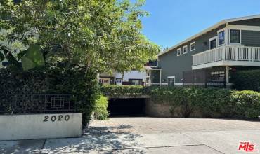 2020 Holly Drive 14, Los Angeles, California 90068, 3 Bedrooms Bedrooms, ,3 BathroomsBathrooms,Residential Lease,Rent,2020 Holly Drive 14,24422097