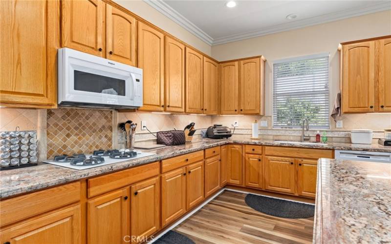 Beautiful Granite Couter Tops, Crown Molding and Replaced Lighting. Microwave, dishwasher recently replaced