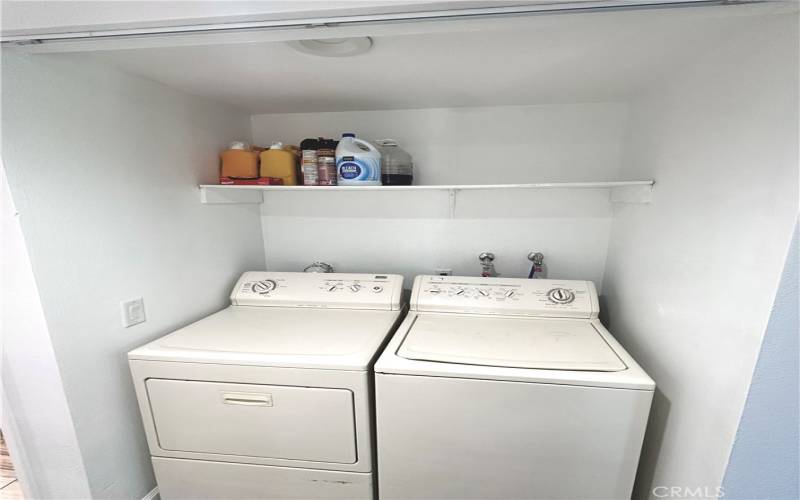 Washer/Dryer included