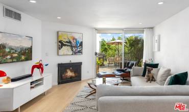 8530 Holloway Drive 216, West Hollywood, California 90069, 1 Bedroom Bedrooms, ,1 BathroomBathrooms,Residential,Buy,8530 Holloway Drive 216,24420435