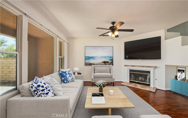 Living room w/fireplace