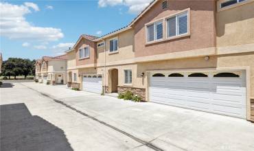 12106 Old River School Road D, Downey, California 90242, 4 Bedrooms Bedrooms, ,2 BathroomsBathrooms,Residential,Buy,12106 Old River School Road D,PF24157680