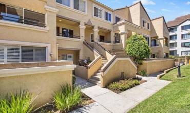 3915 Nobel Dr 14, San Diego, California 92122, 2 Bedrooms Bedrooms, ,2 BathroomsBathrooms,Residential,Buy,3915 Nobel Dr 14,240017997SD