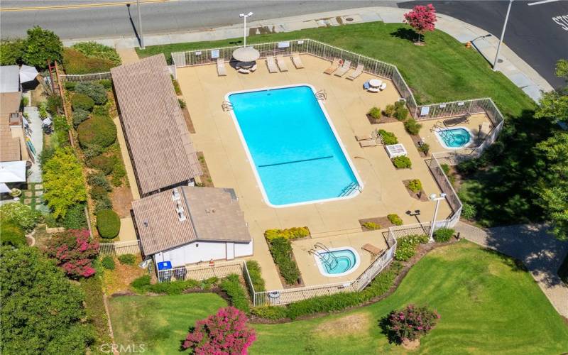 Community Pool (walking distance)