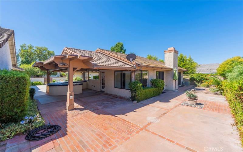 Covered Patio with outdoor Entertaining Space