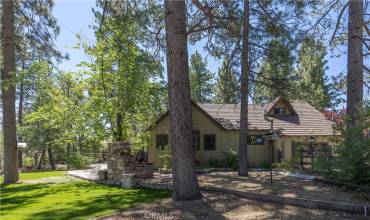 40153 Lakeview Drive, Big Bear Lake, California 92315, 4 Bedrooms Bedrooms, ,2 BathroomsBathrooms,Residential,Buy,40153 Lakeview Drive,EV24158370