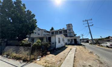 8319 S Hoover Street, Los Angeles, California 90044, 3 Bedrooms Bedrooms, ,2 BathroomsBathrooms,Residential,Buy,8319 S Hoover Street,DW24157440