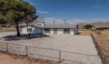 16114 Quantico Road, Apple Valley, California 92307, 3 Bedrooms Bedrooms, ,2 BathroomsBathrooms,Residential,Buy,16114 Quantico Road,IV24148904