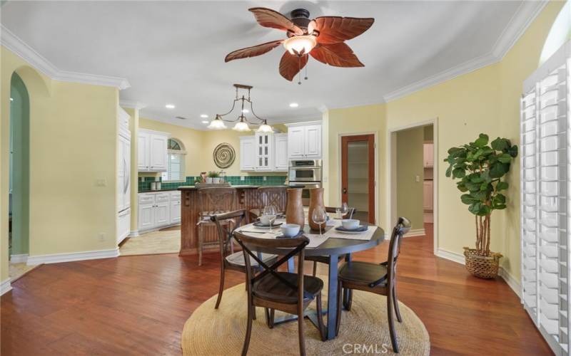 Dining Area & Kitchen