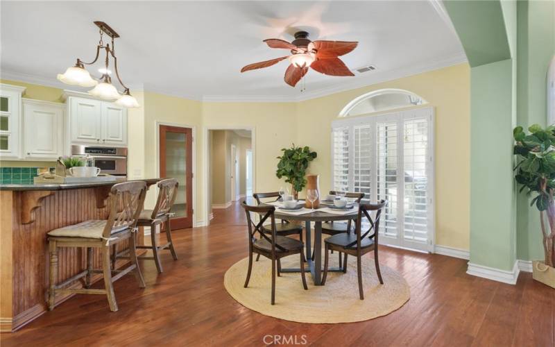 Dining Area & Kitchen