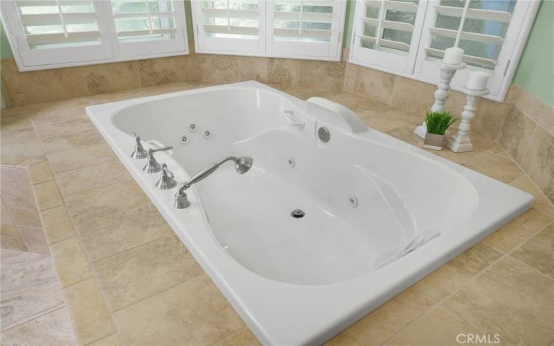 Executive Jetted Soaking Tub