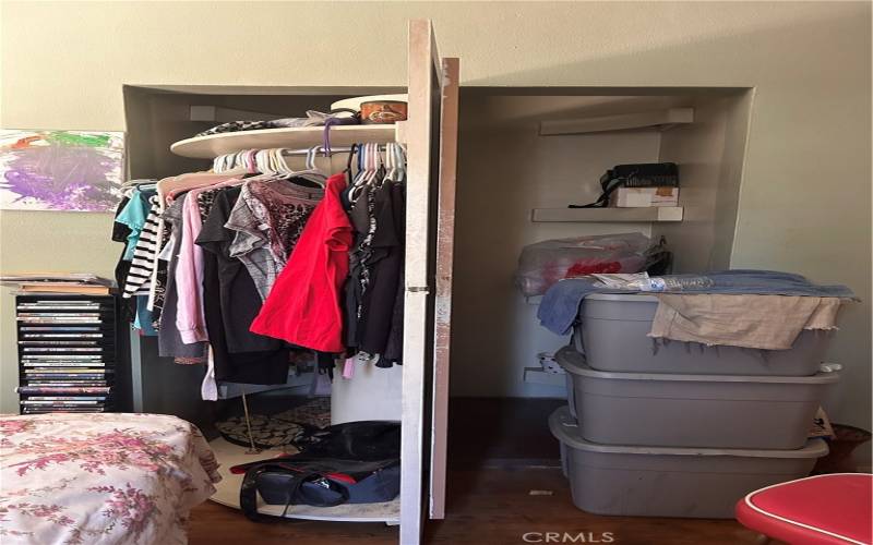 swivel inbuilt closet