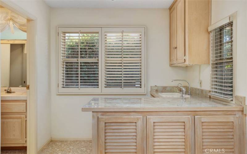 Wet Bar/ Powder Room