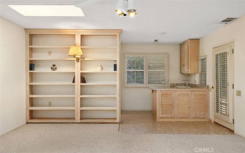 Book Case/ Wet Bar/

Sky Light