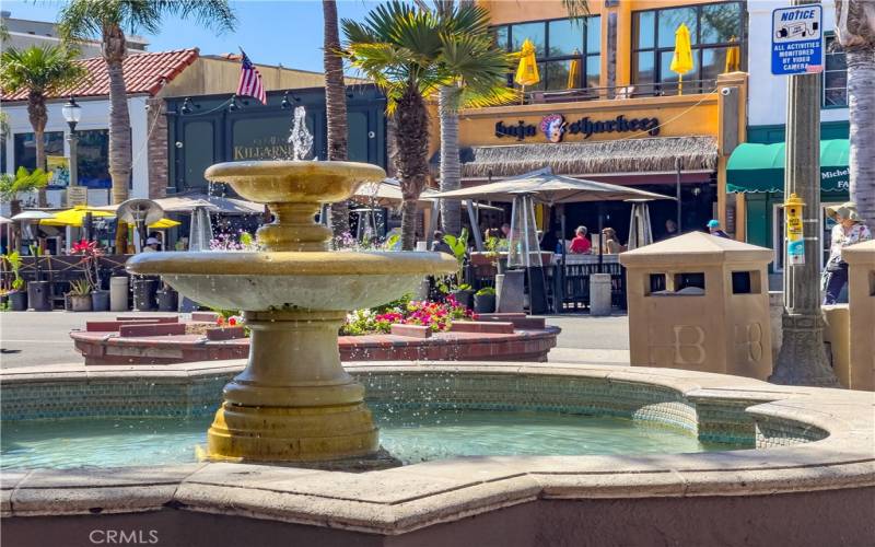 Close proximity to famous Downtown Mainstreet in Huntington Beach.