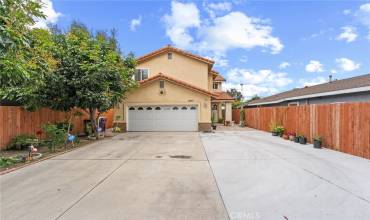 1977 Gale Avenue, Long Beach, California 90810, 4 Bedrooms Bedrooms, ,3 BathroomsBathrooms,Residential,Buy,1977 Gale Avenue,PW24101781