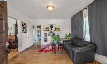 2757 78Th Ave, Oakland, California 94605, 1 Bedroom Bedrooms, ,1 BathroomBathrooms,Residential,Buy,2757 78Th Ave,41068582