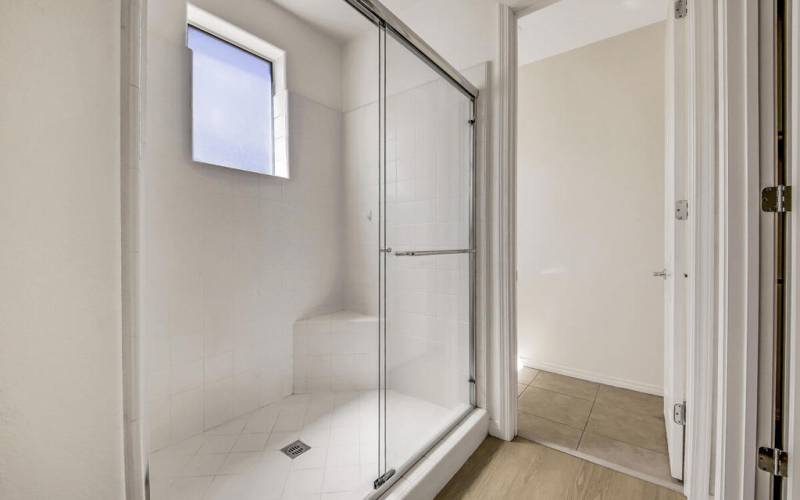 32 MASTER SHOWER MLS