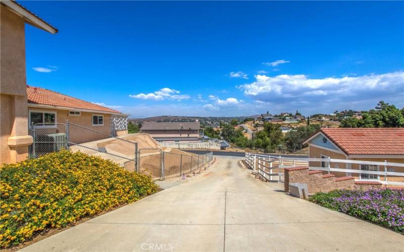 2nd driveway leading to Laurel Dr