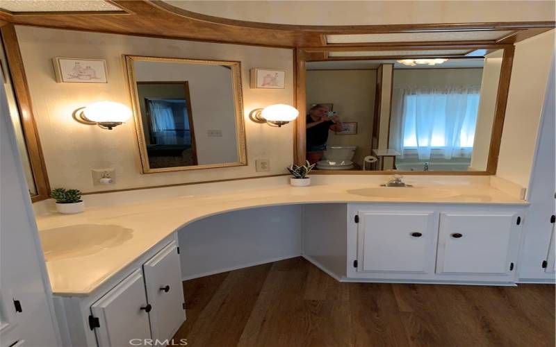 Dual Sinks in the Primary Bath Room