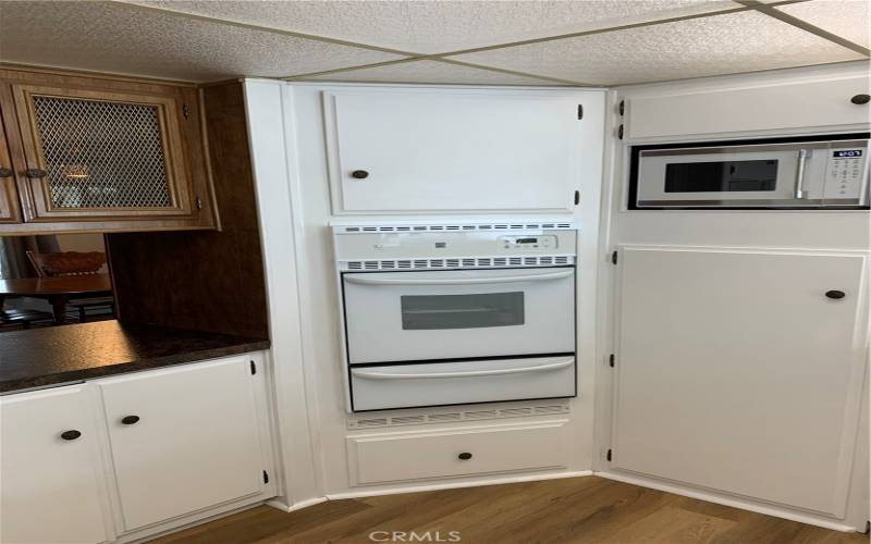 Kitchen Oven