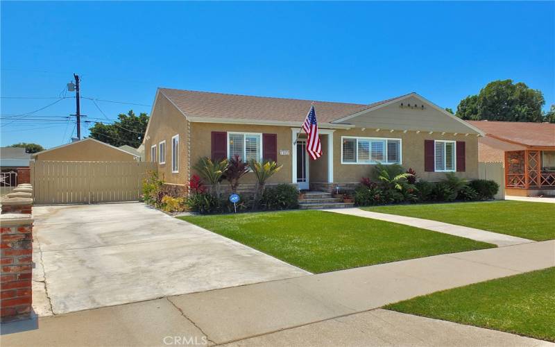 Elegantly manicured home in the heart of Lakewood.