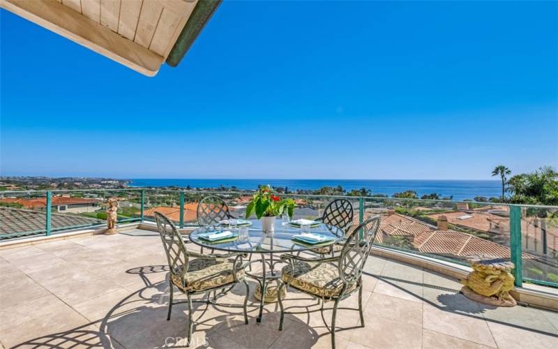 Enjoy wall to wall ocean & white water views from huge deck of great room.