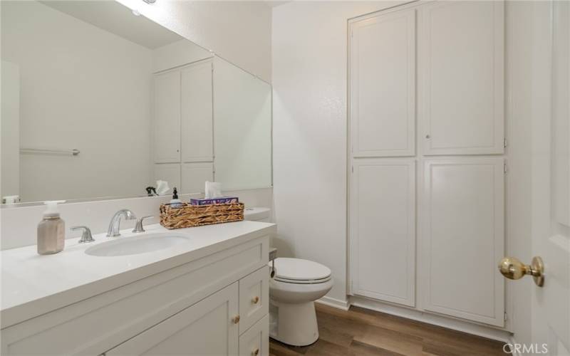 1/2 BATH- NEAR THE OFFICE