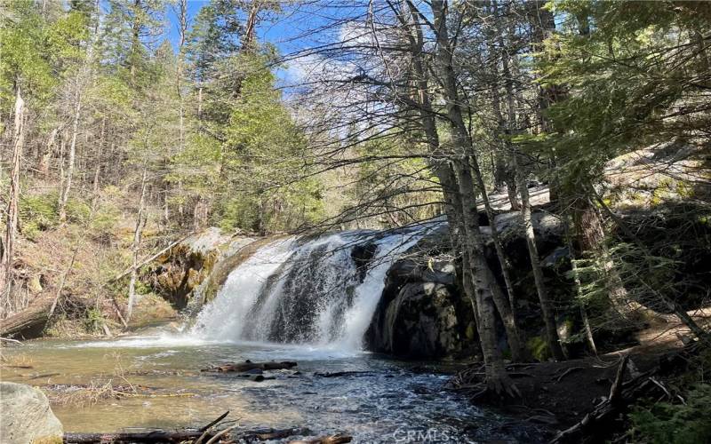 Nearby hiking trail to Red rock falls.