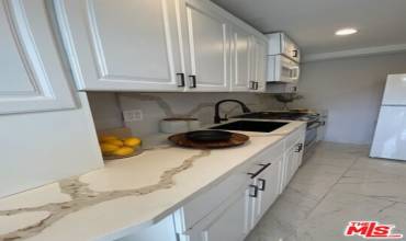 245 S Thurston Avenue 5, Los Angeles, California 90049, ,1 BathroomBathrooms,Residential Lease,Rent,245 S Thurston Avenue 5,24423877