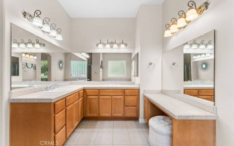 Primary bath dual sink, vanity