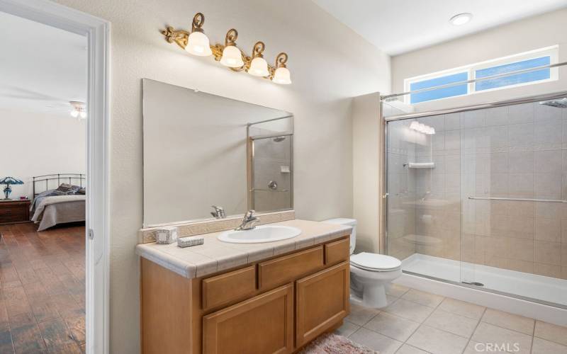 Ensuite 2nd bedroom bathroom.