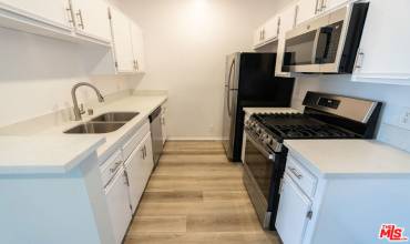 1620 Bentley Ave PH3, Los Angeles, California 90025, 2 Bedrooms Bedrooms, ,2 BathroomsBathrooms,Residential Lease,Rent,1620 Bentley Ave PH3,24423949