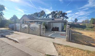 645 E 118th Street, Los Angeles, California 90059, 2 Bedrooms Bedrooms, ,1 BathroomBathrooms,Residential,Buy,645 E 118th Street,MB24160024