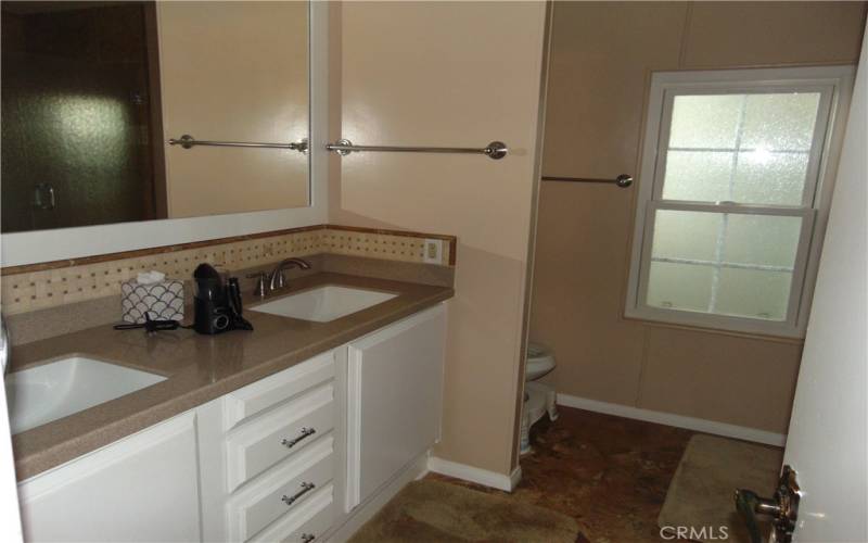 dual sinks in master bath