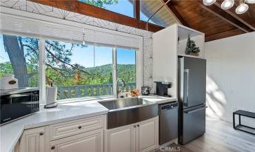 33026 Donner Lane, Arrowbear, California 92382, 2 Bedrooms Bedrooms, ,1 BathroomBathrooms,Residential,Buy,33026 Donner Lane,EV23152383