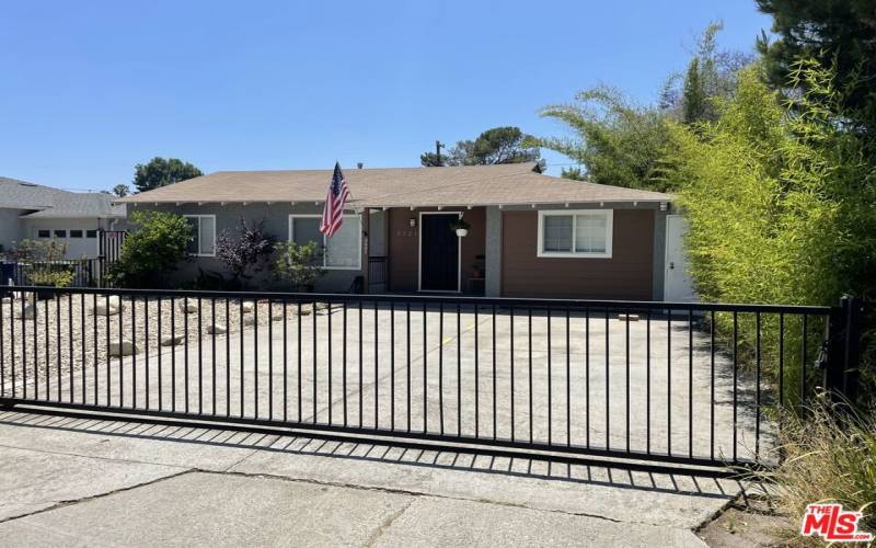 Large Gated Driveway