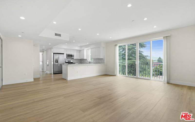 Dining area/ Living room