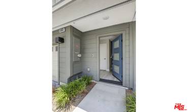 5263 N Rainier Way, Valley Village, California 91607, 2 Bedrooms Bedrooms, ,3 BathroomsBathrooms,Residential Lease,Rent,5263 N Rainier Way,24424227