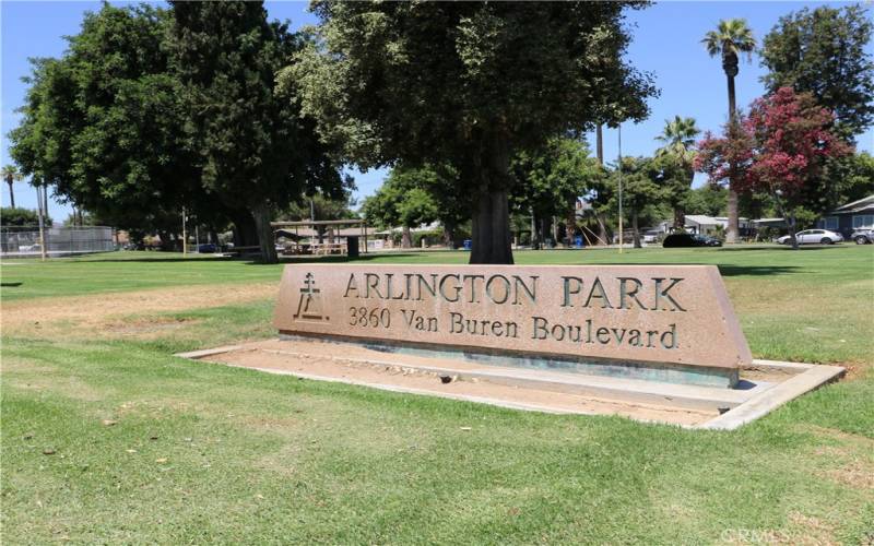 Arlington Park is nearby